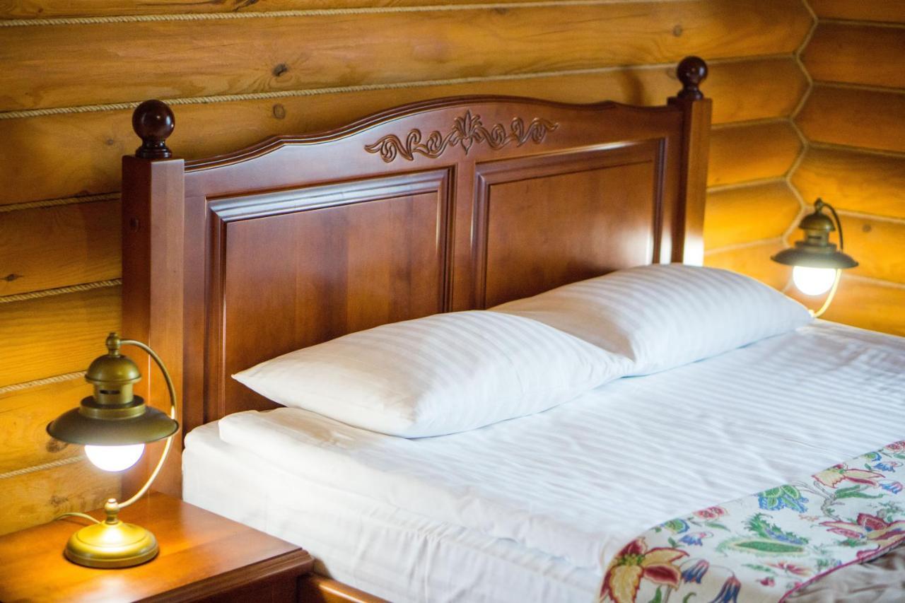 Hotel Комплекс Відпочинку Пампушка & Подушка Burlach'ya Balka Esterno foto